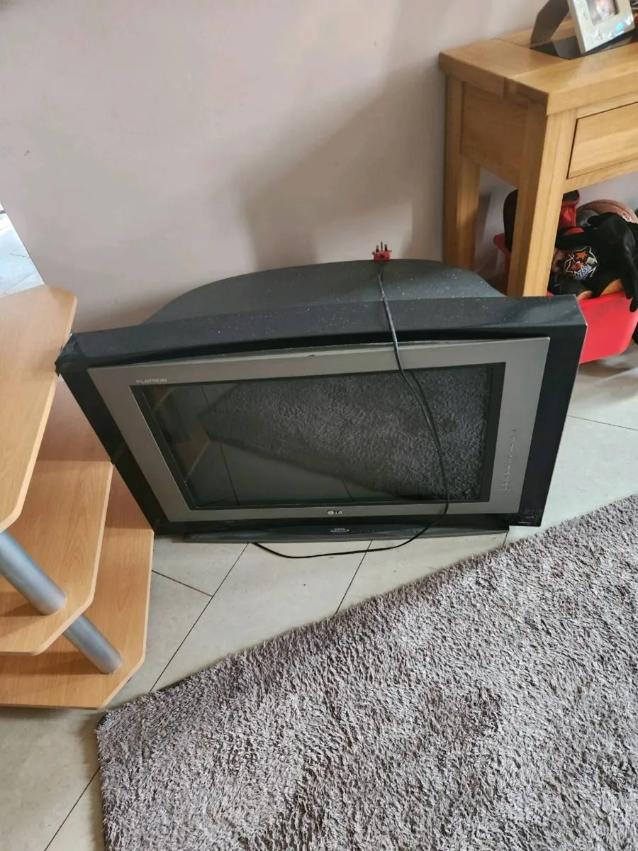 CRT LG TV - Image 2