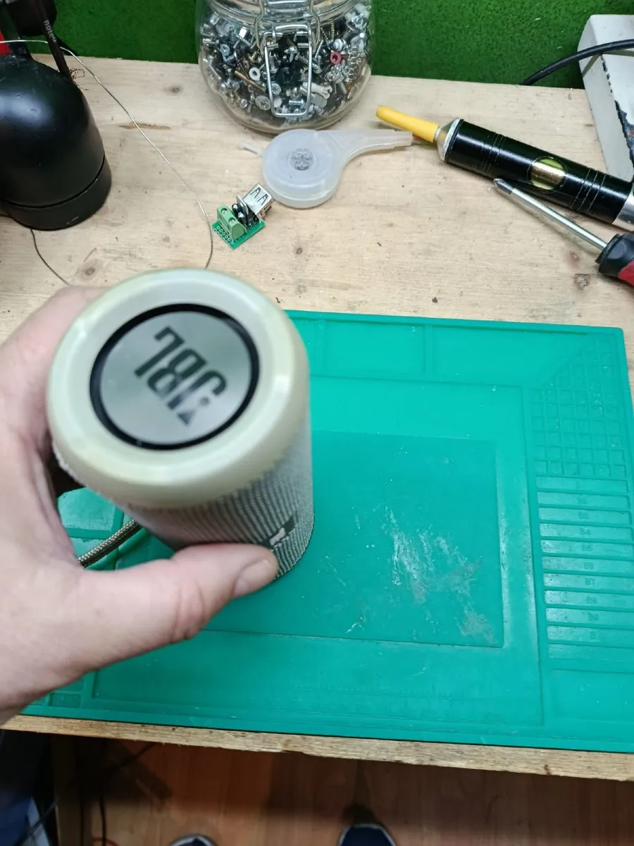 JBL Flip 3 Wireless Portable Speaker - Image 4