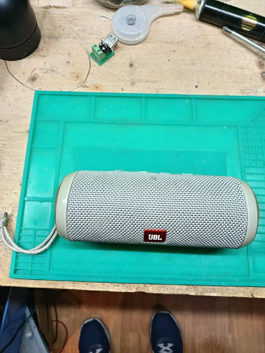 JBL Flip 3 Wireless Portable Speaker - Image 2