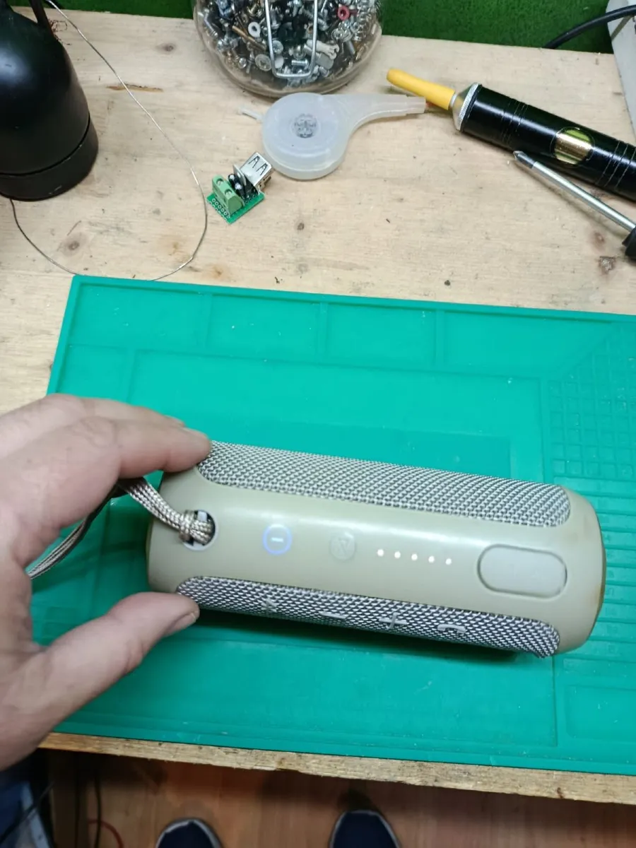 JBL Flip 3 Wireless Portable Speaker - Image 3