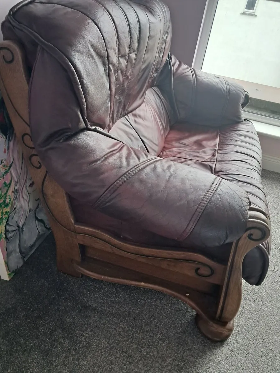 Maroon leather couch - Image 2