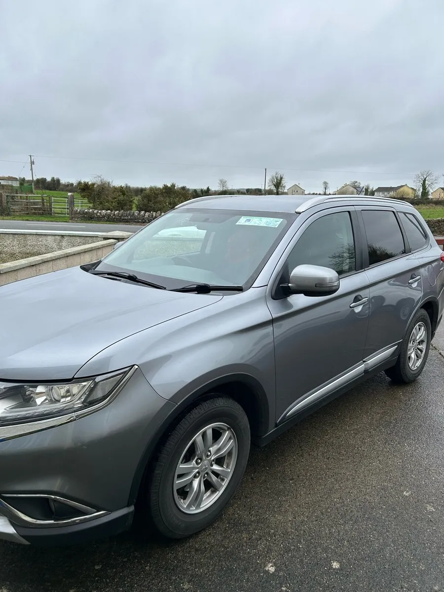 2016 Mitsubishi outlander - Image 4