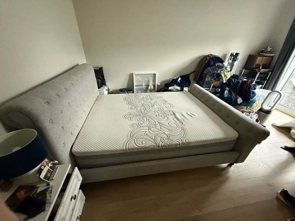 Kingsize Sealy mattress and bed frame - Image 2