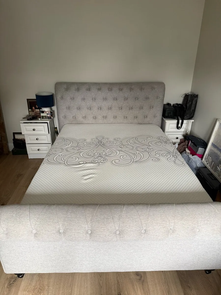 Kingsize Sealy mattress and bed frame - Image 1