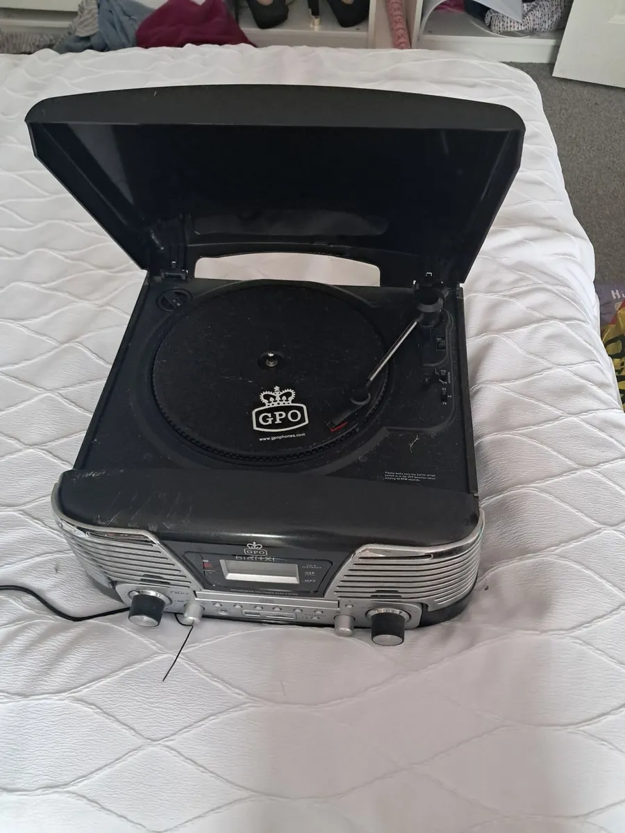 Record player - Image 1