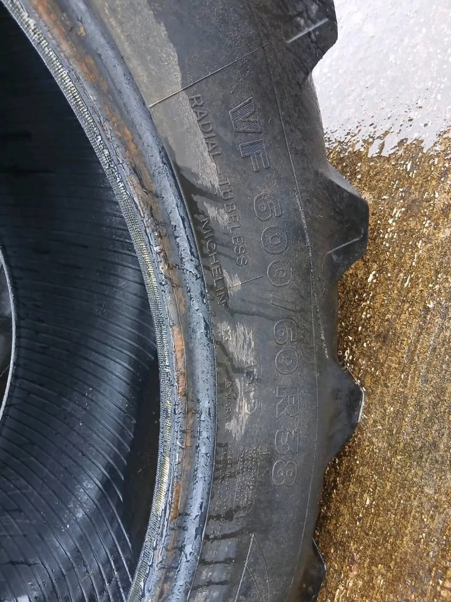 ,2 600,60,38 tyres - Image 3