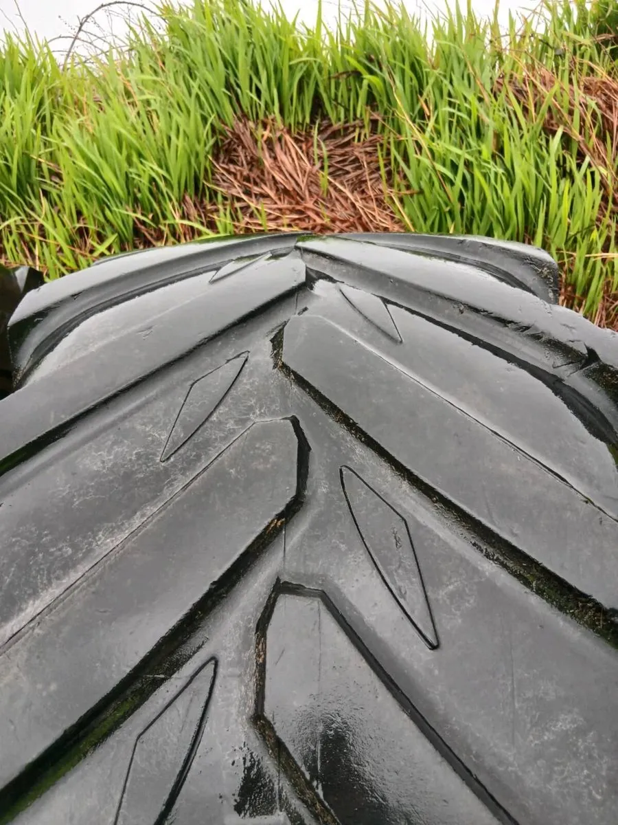 ,2 600,60,38 tyres - Image 2