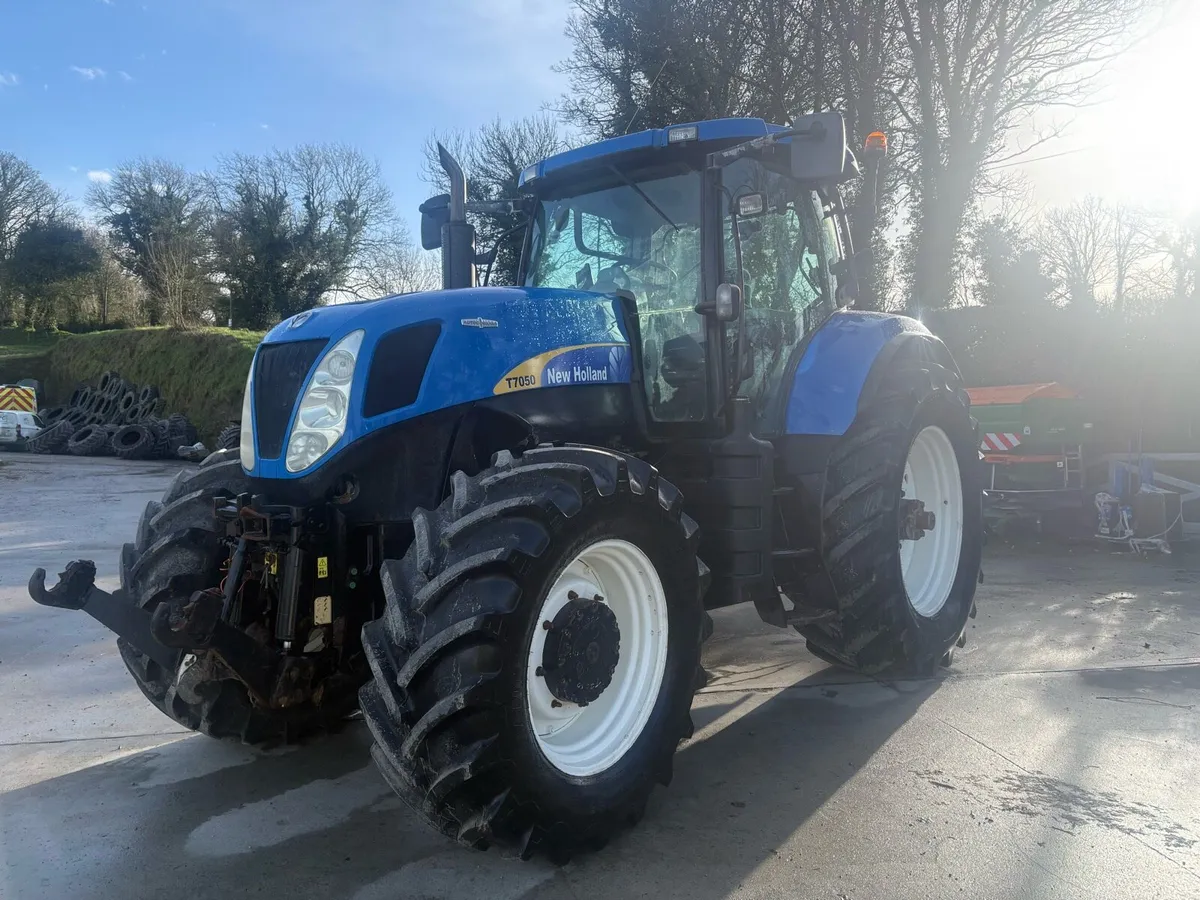 2010 New Holland T7050 **Autocommand** - Image 4