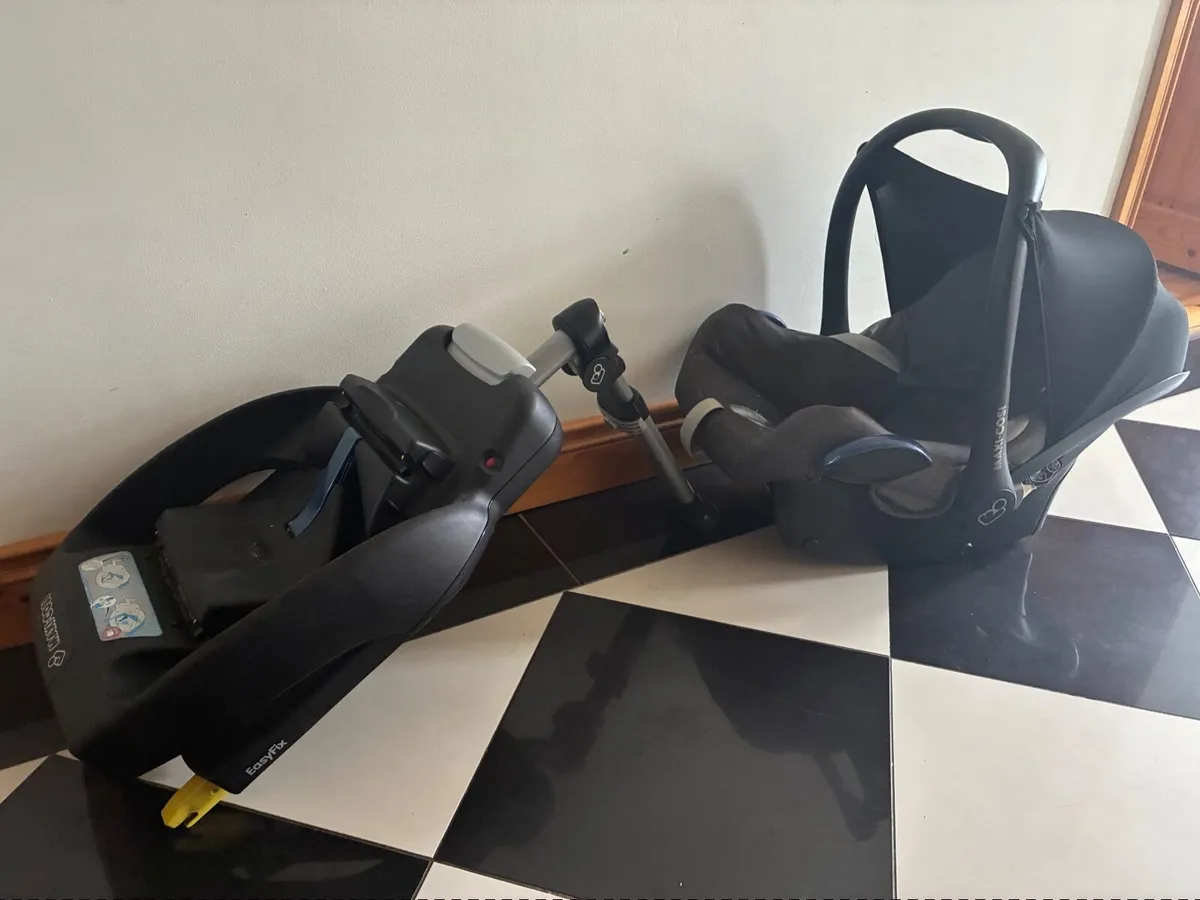 Maxi cosi car seat - Image 1