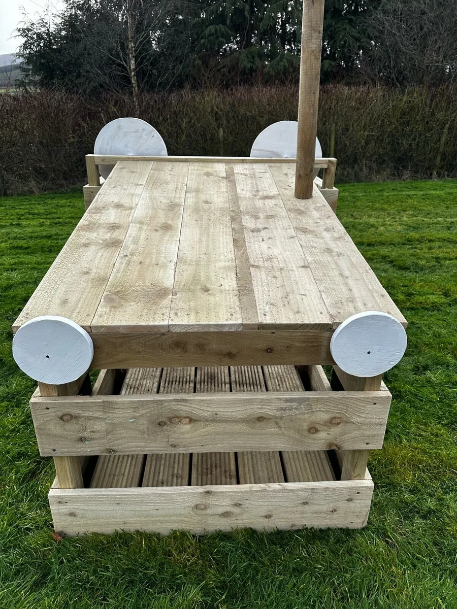 Tractor playhouse - Image 4