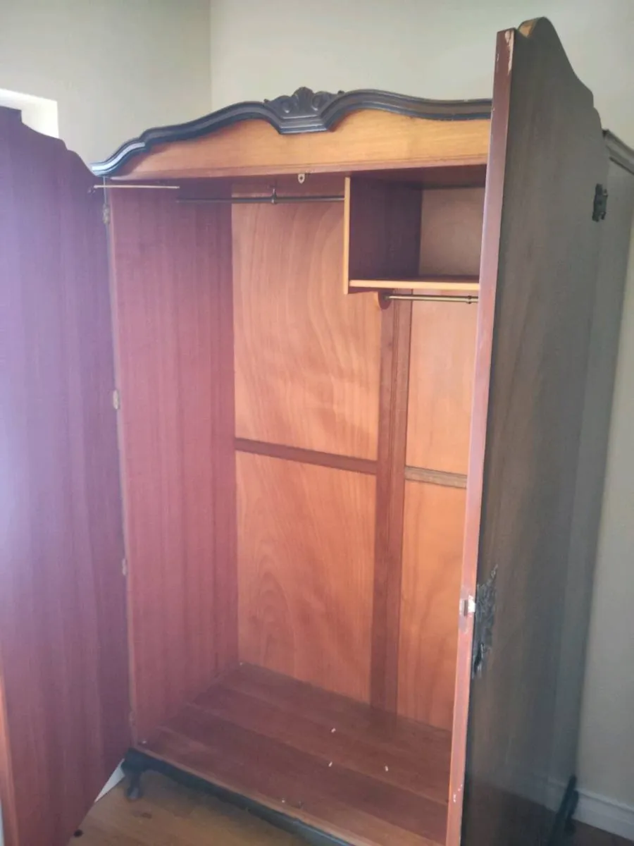 Heirloom wardrobe - Image 2