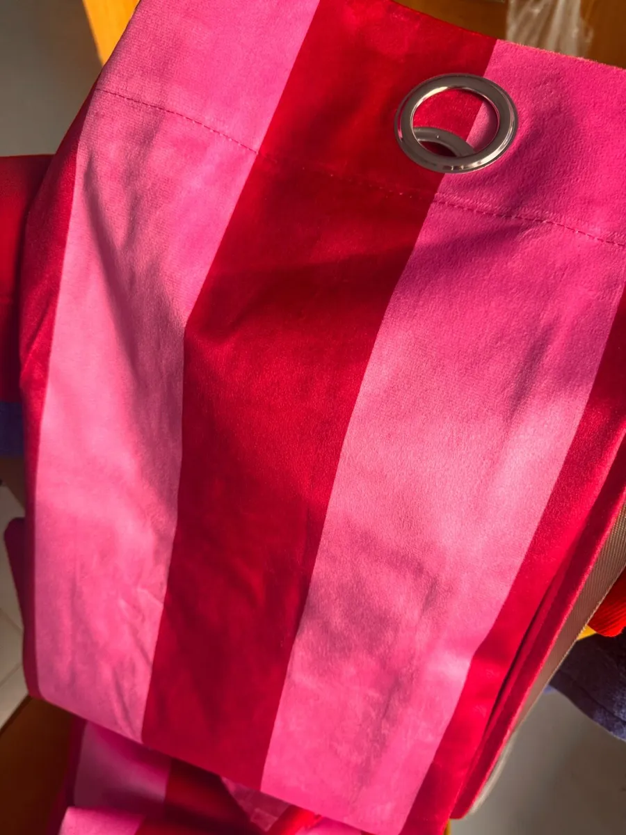 90 x 90 Curtains - Image 2