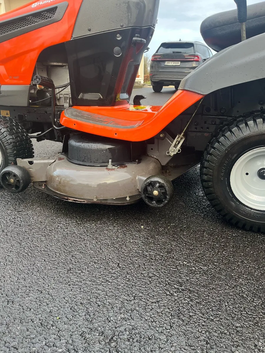 Ride on mower - Image 2