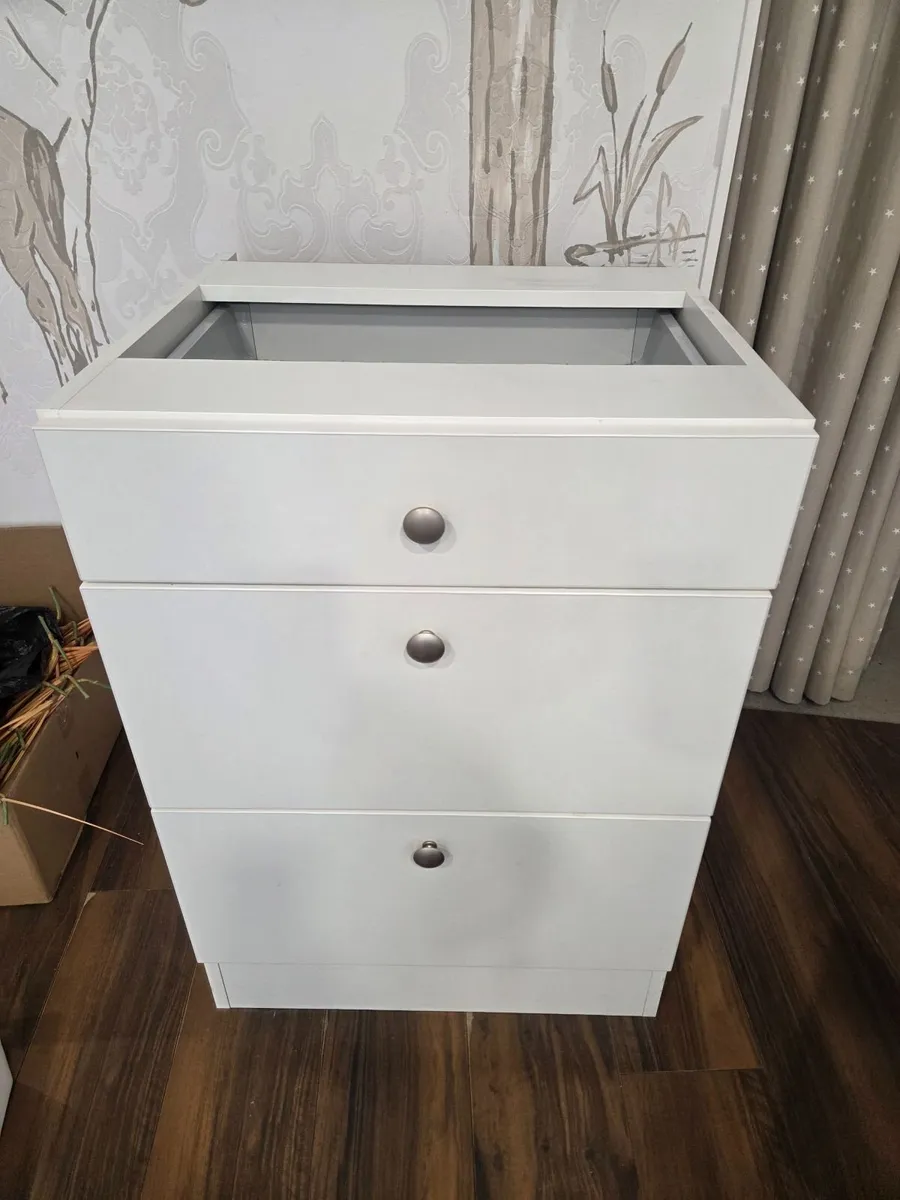 Chest of drawers - Image 1