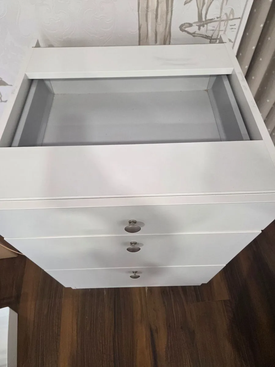 Chest of drawers - Image 2