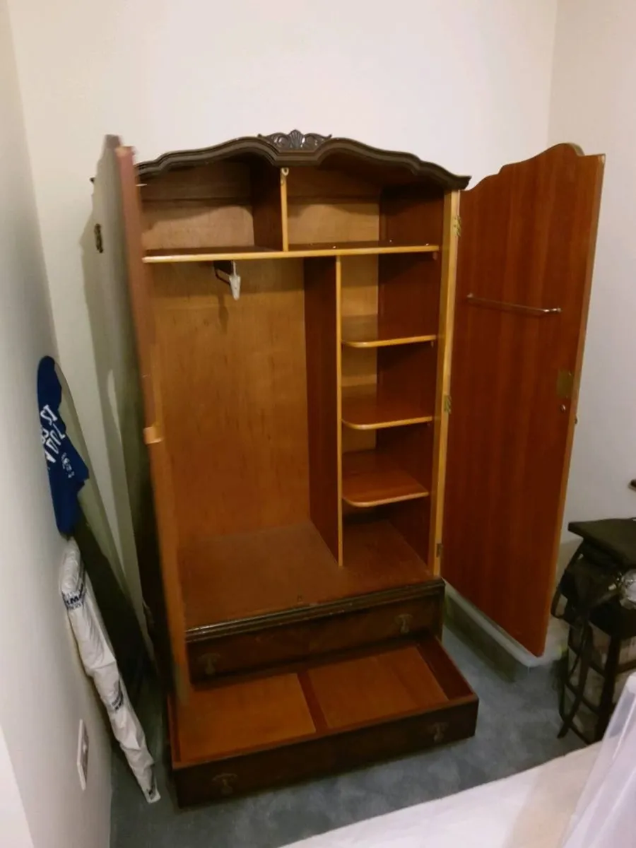 Heirloom wardrobe - Image 2