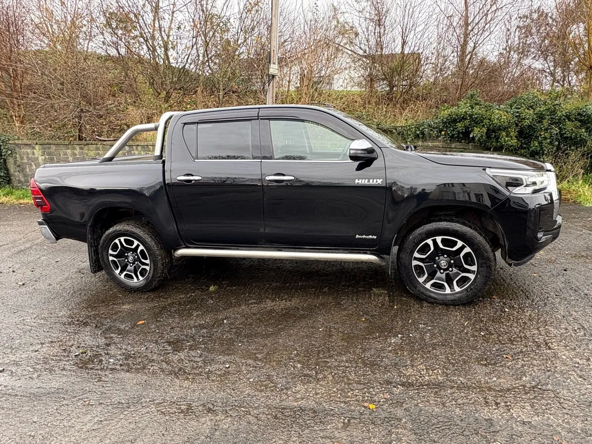 Toyota Hilux 2.8 SR5 Manual - Image 1