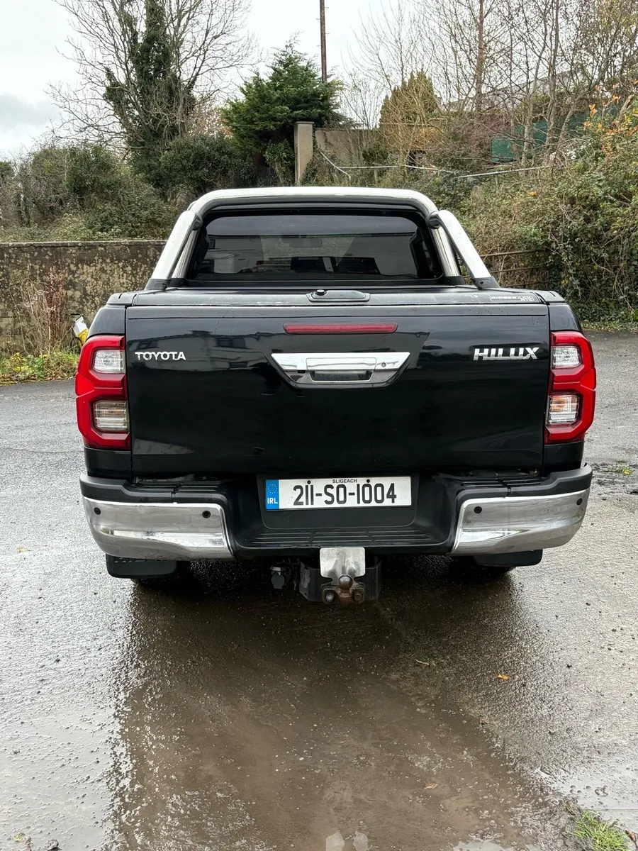 Toyota Hilux 2.8 SR5 Manual - Image 3