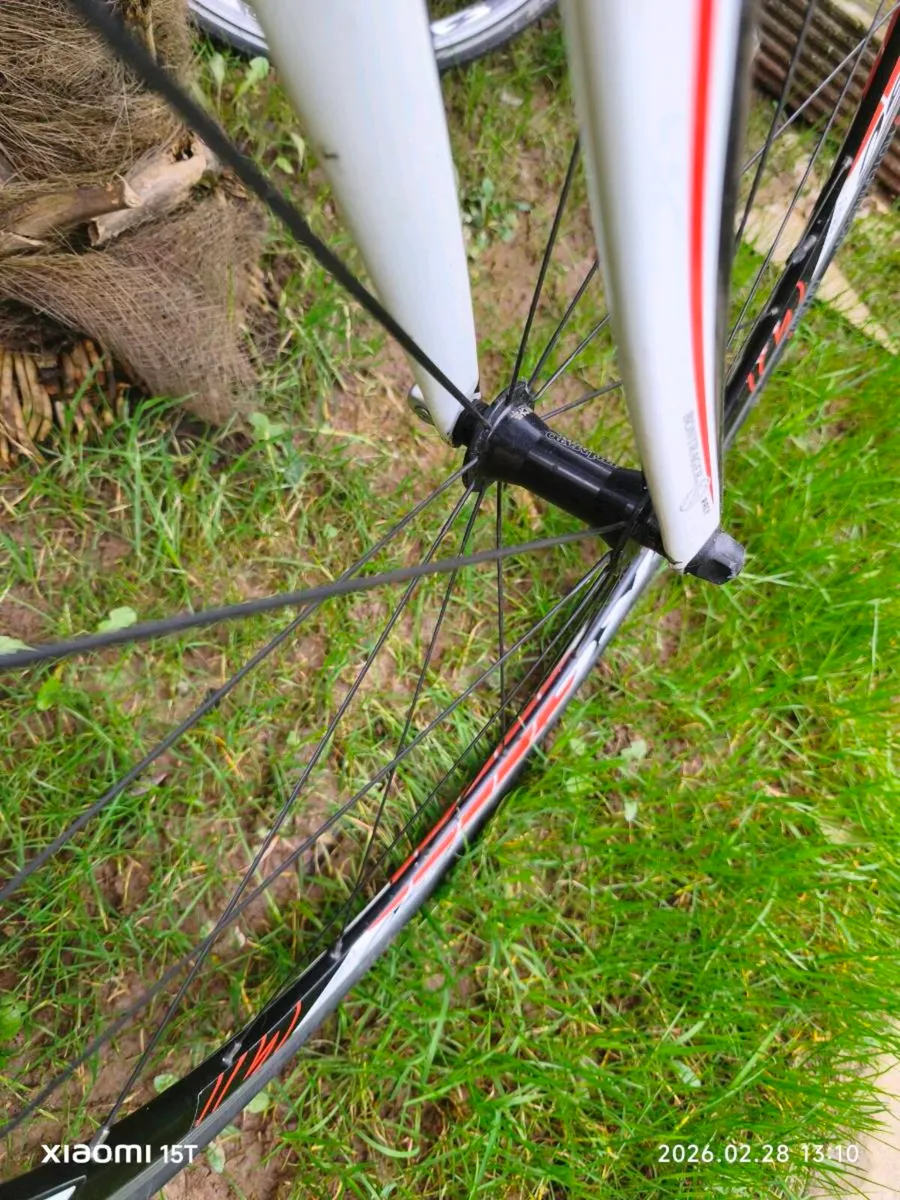 Road bike - Image 2