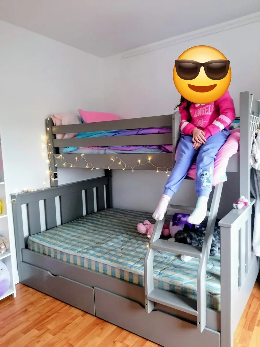Triple bunk bed - Image 1