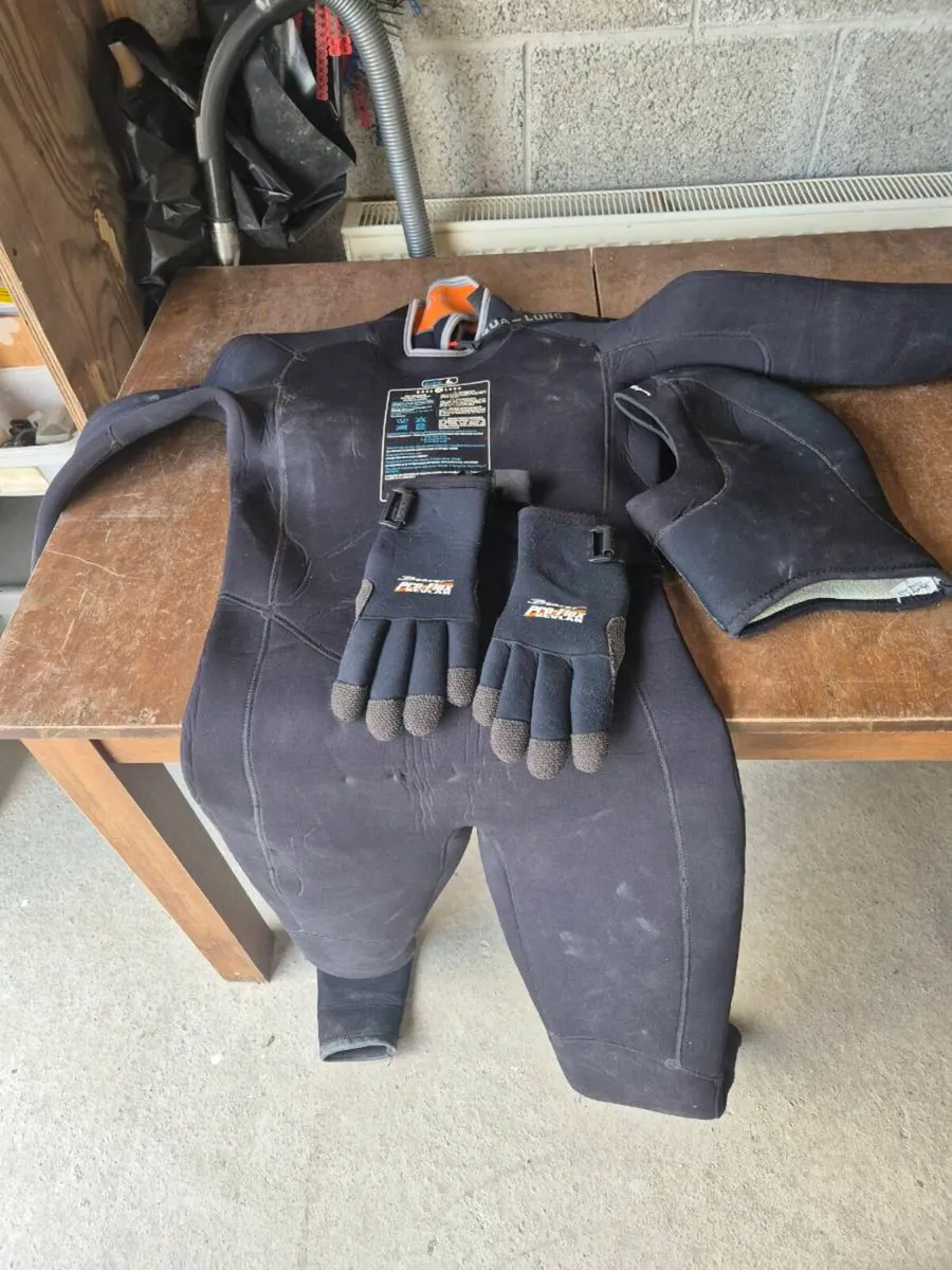 Dive gear - Image 1