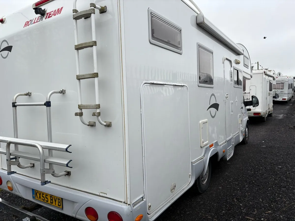 05 Rollerteam 6berth fixed bed in rear ! - Image 4