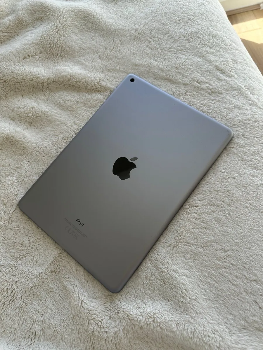Apple iPad 2017 32GB WiFi – Good Condition - Image 3