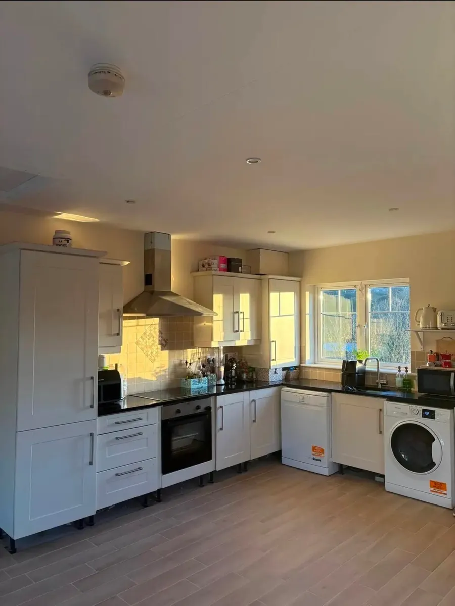 Full Kitchen - Image 1