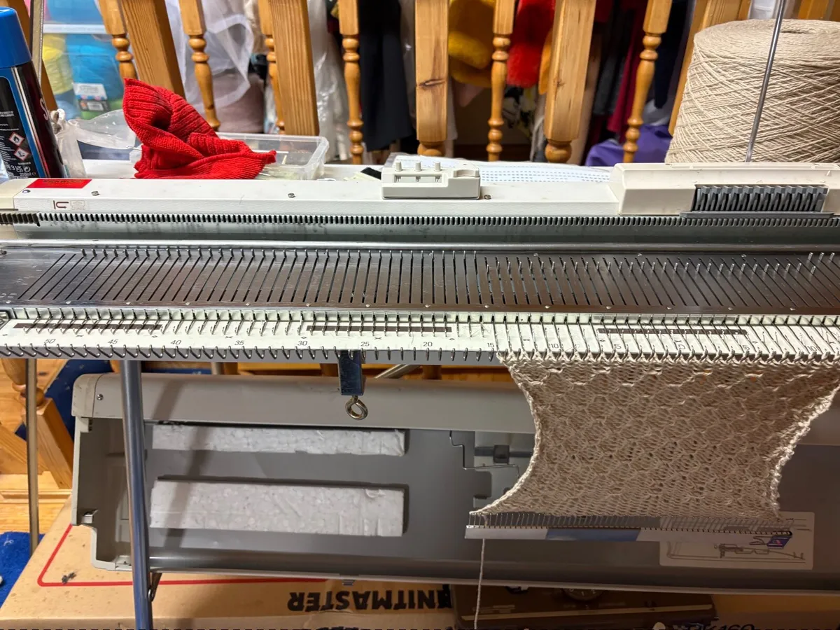 Knitting Machine - Image 2