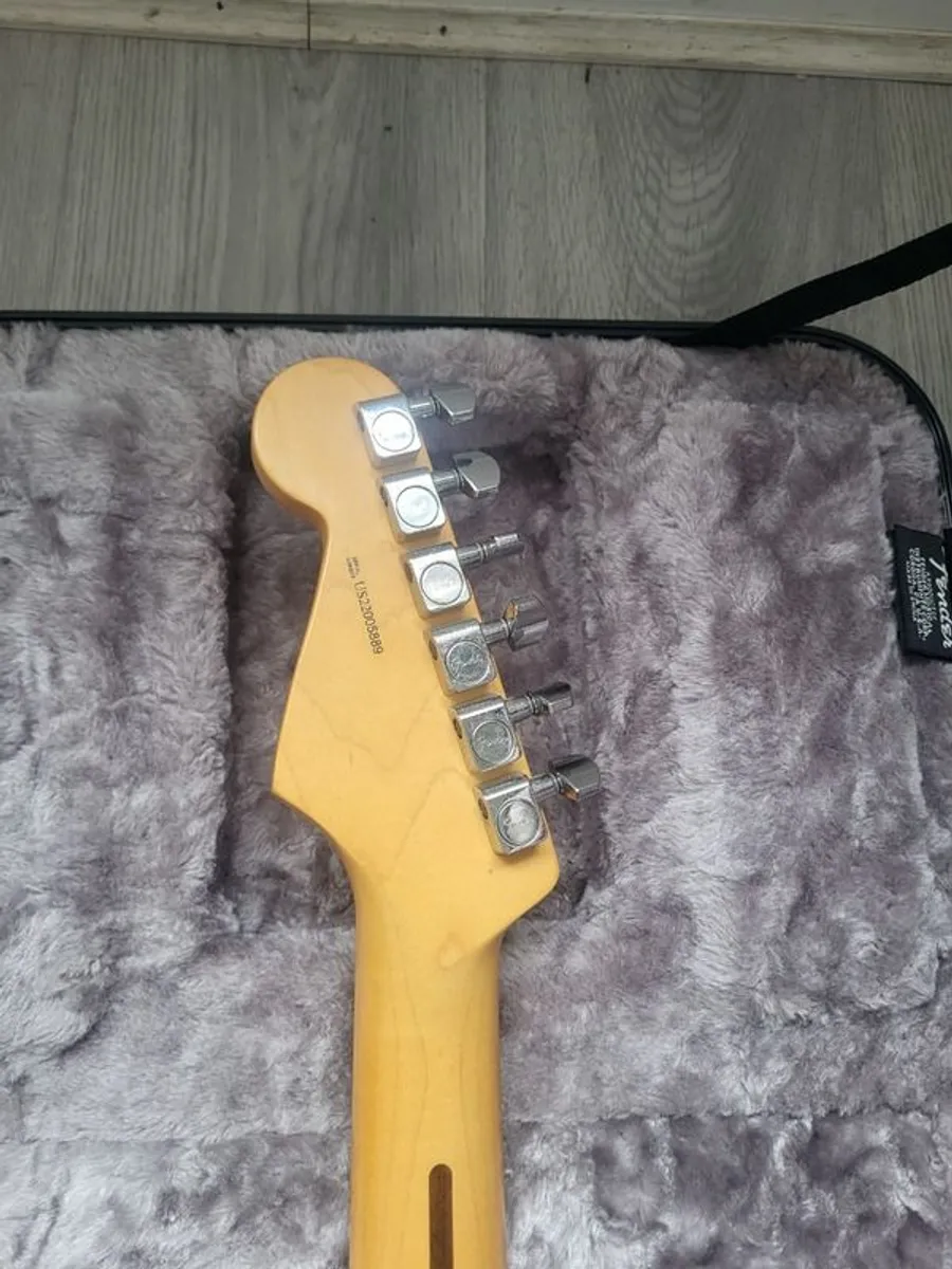 Fender Stratocaster - Image 4