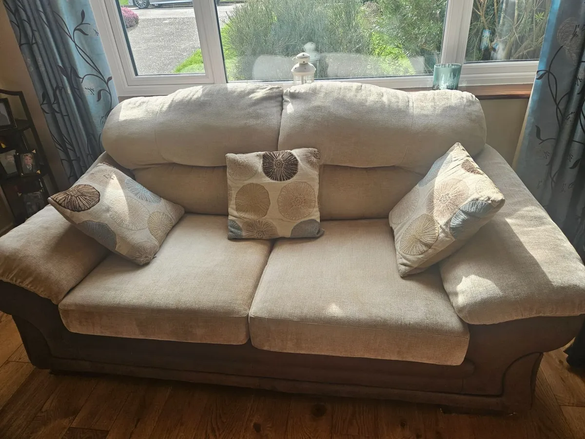 2 seater Sofa/bed - Image 4