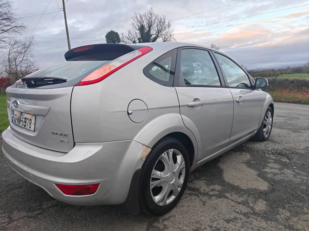 Ford Focus 2010 - Image 3
