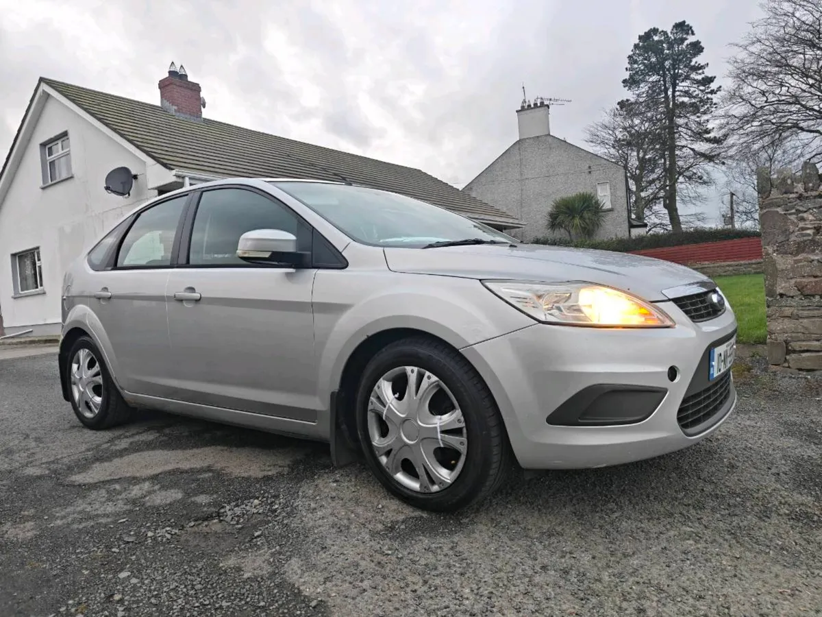 Ford Focus 2010 - Image 1