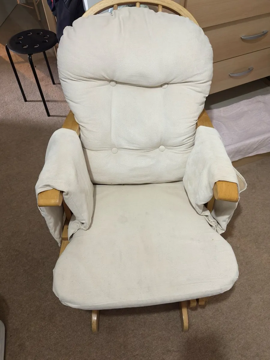 Rocking nursing chair - Image 1