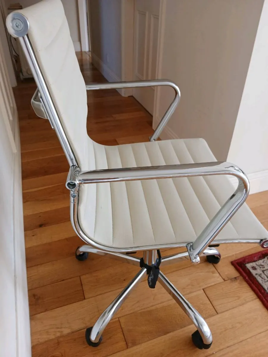 Office chair - Image 2