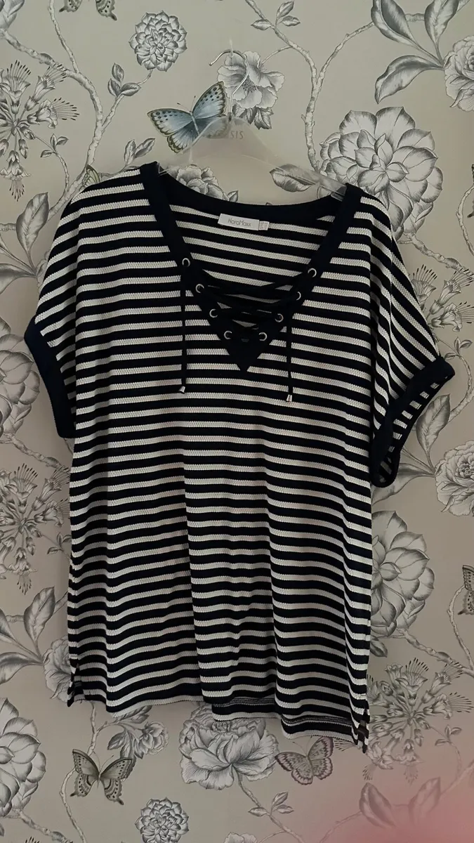 Womens top - Image 1