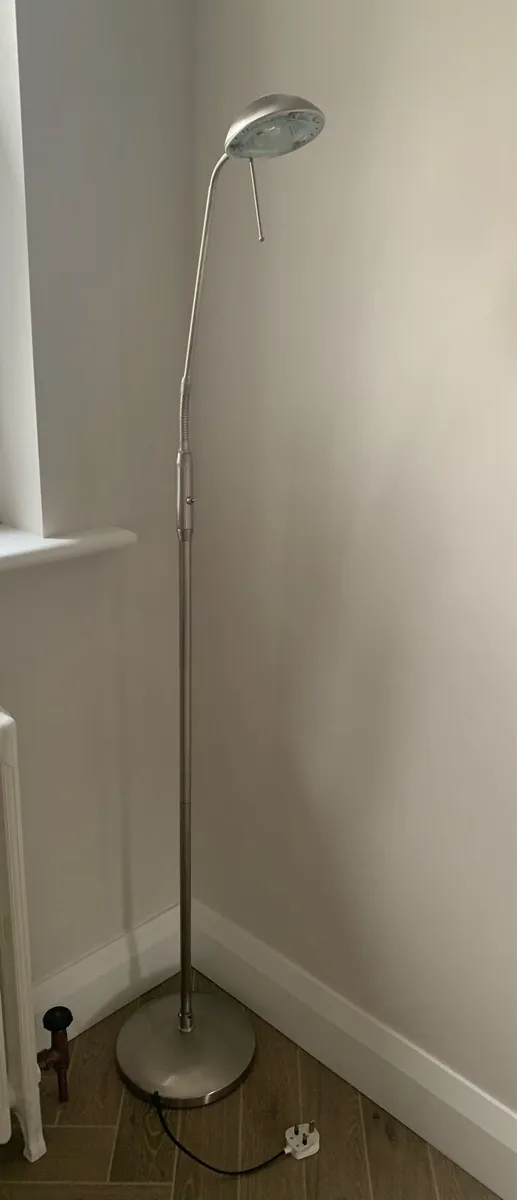 Tall floor lamp - Image 1