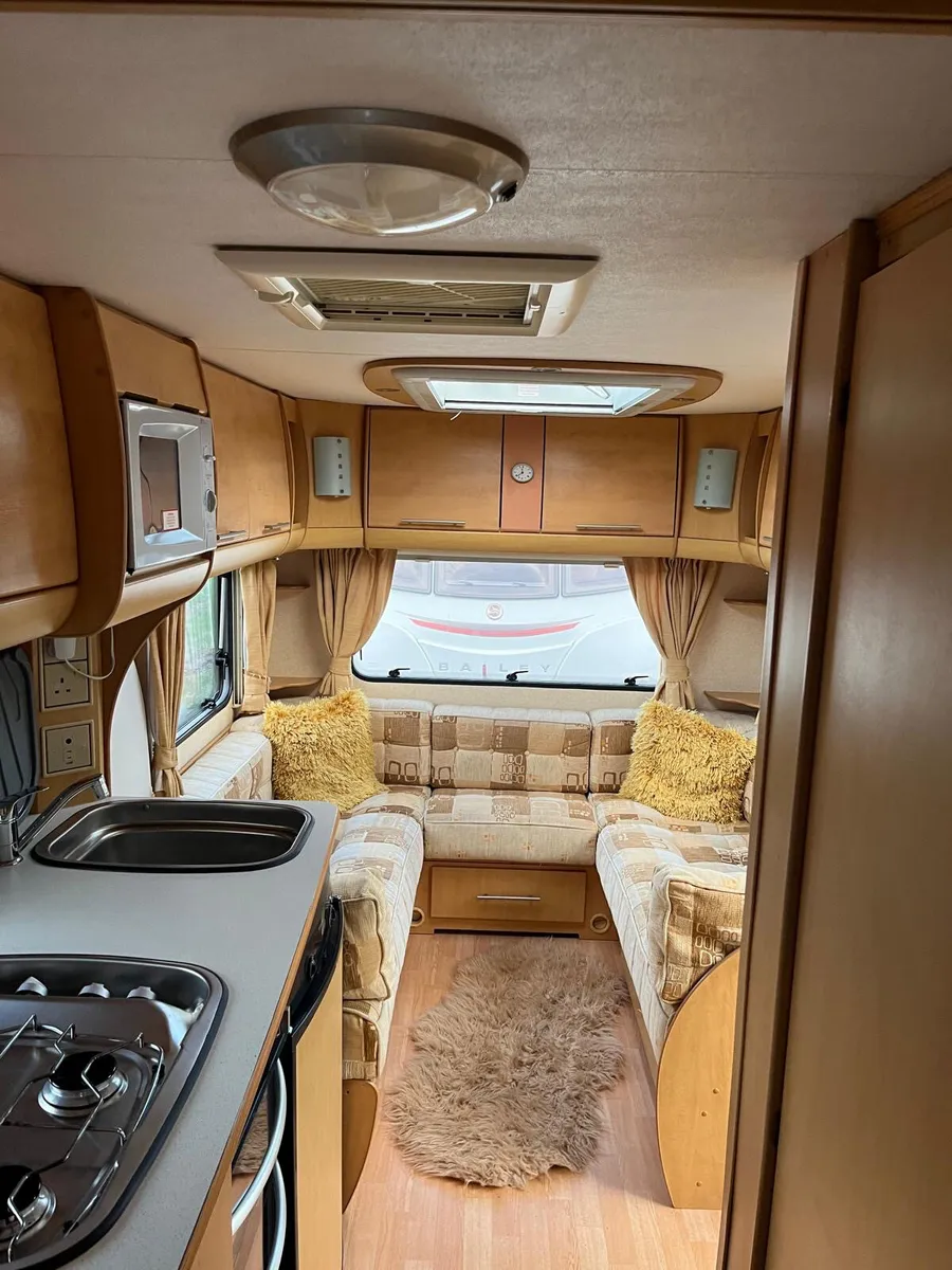 ✨BAILEY PAGEANT VENDEE 4 BERTH FIXED BED✨ - Image 4