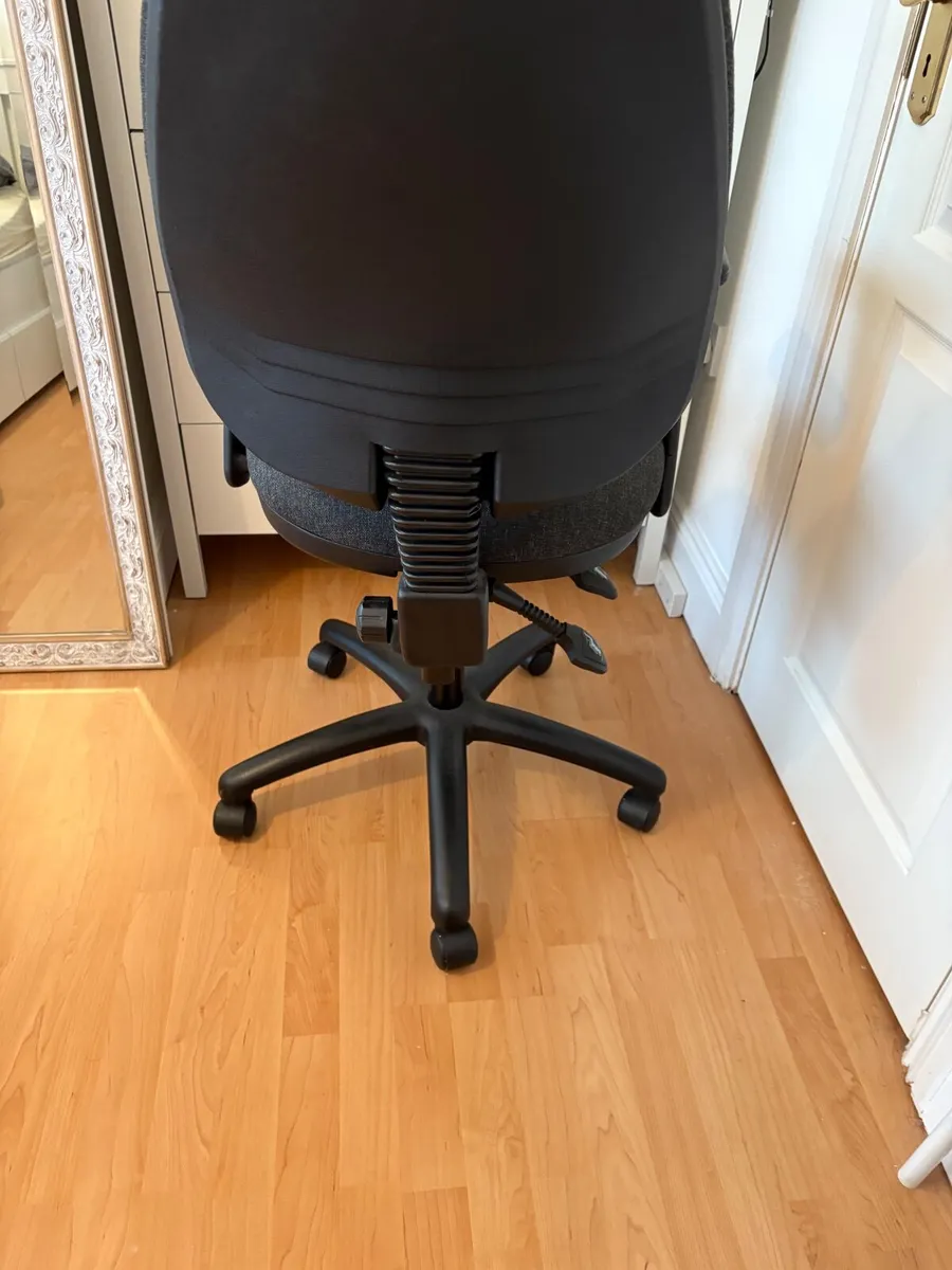 Office chair - Image 2