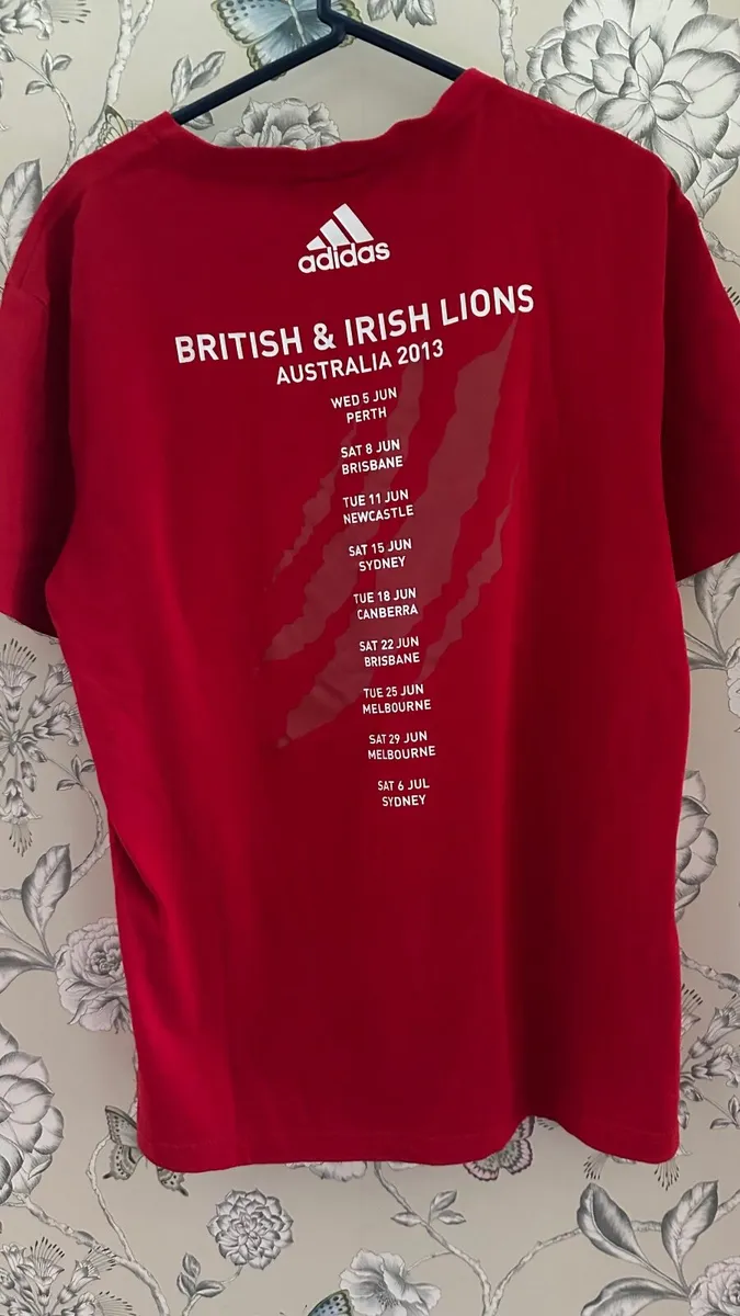 Lions  rugby tshirt xl - Image 2