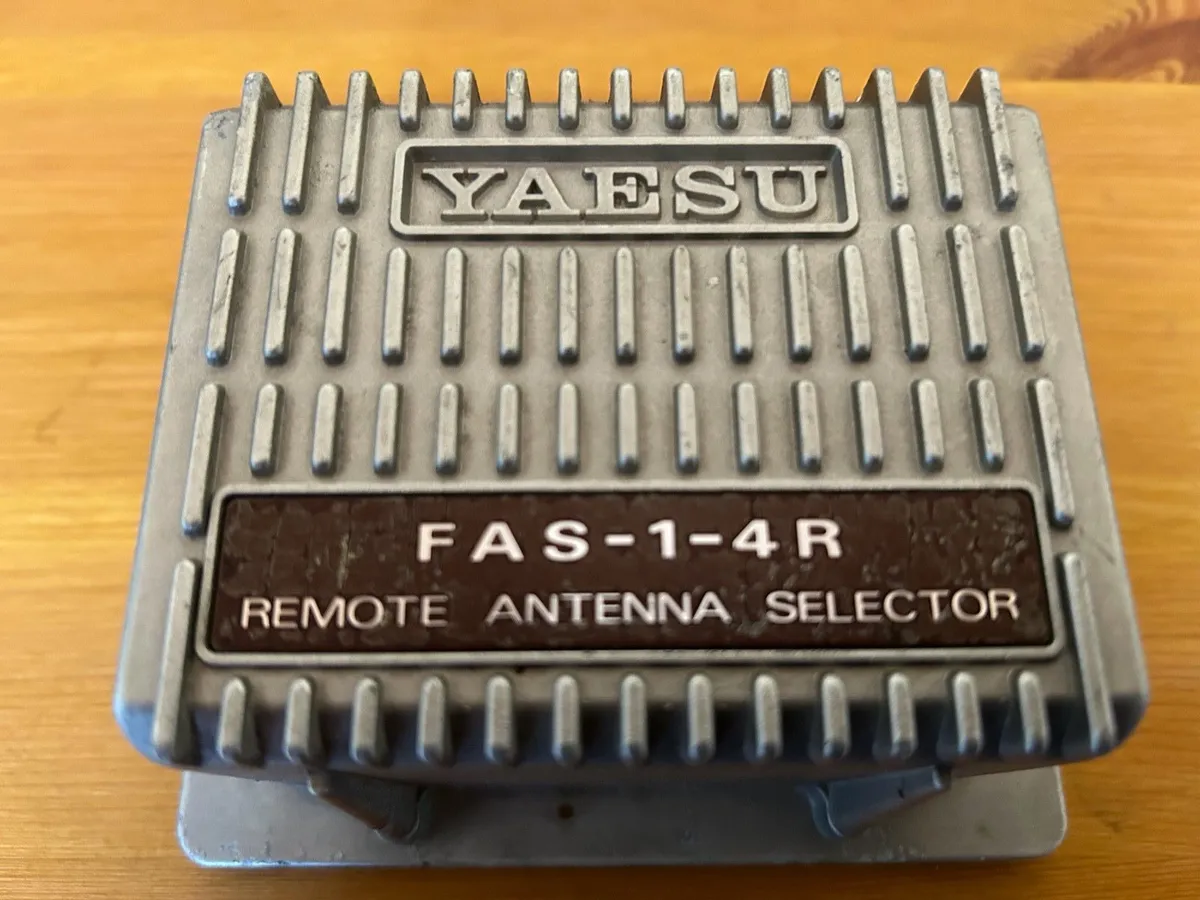 Ham / cb radio Yaesu 4 way remote switch - Image 1