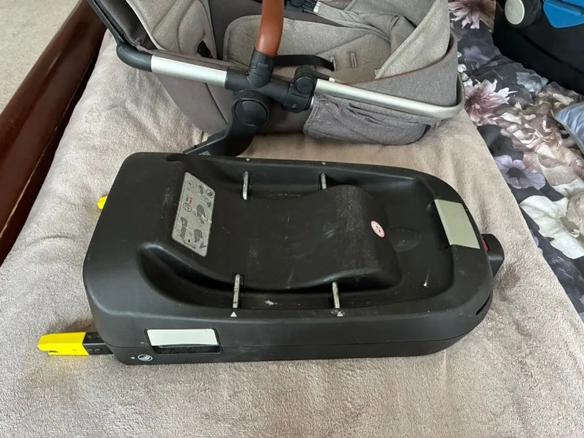 Silver cross dual travel system - Image 3