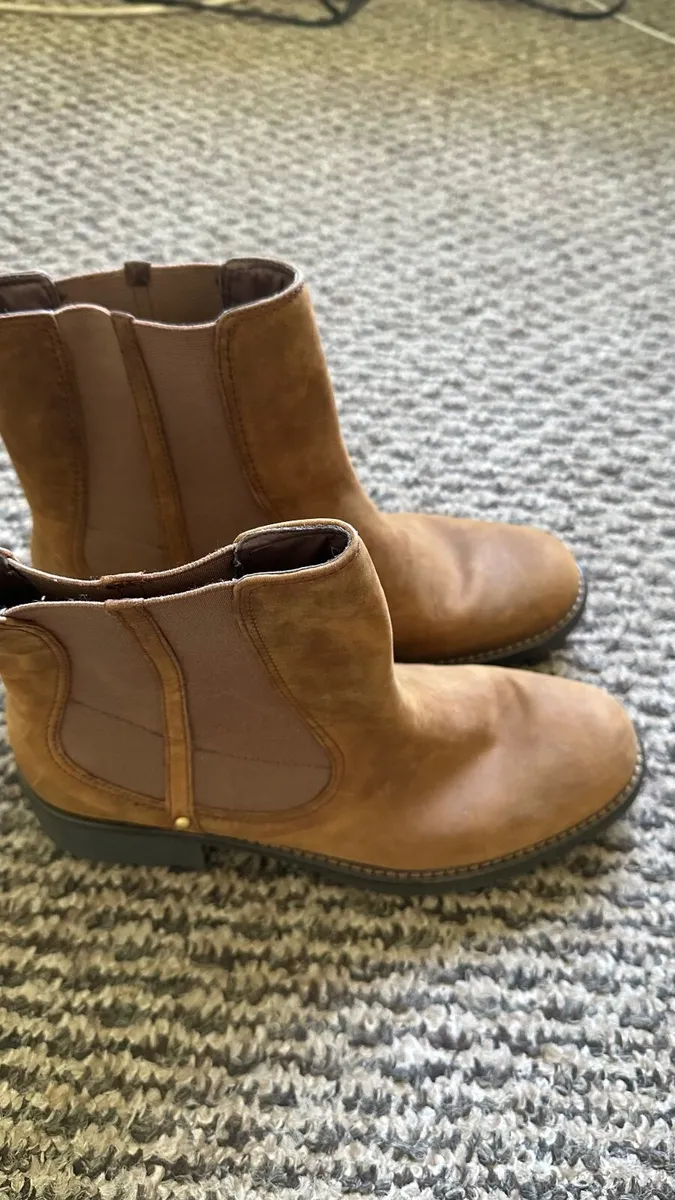 Clark’s boots 8 - Image 2
