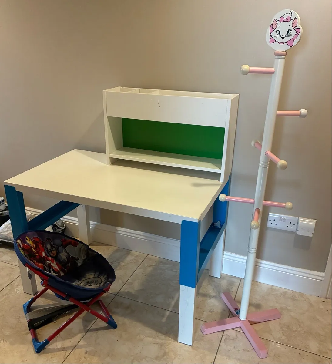 Childs desk and chair