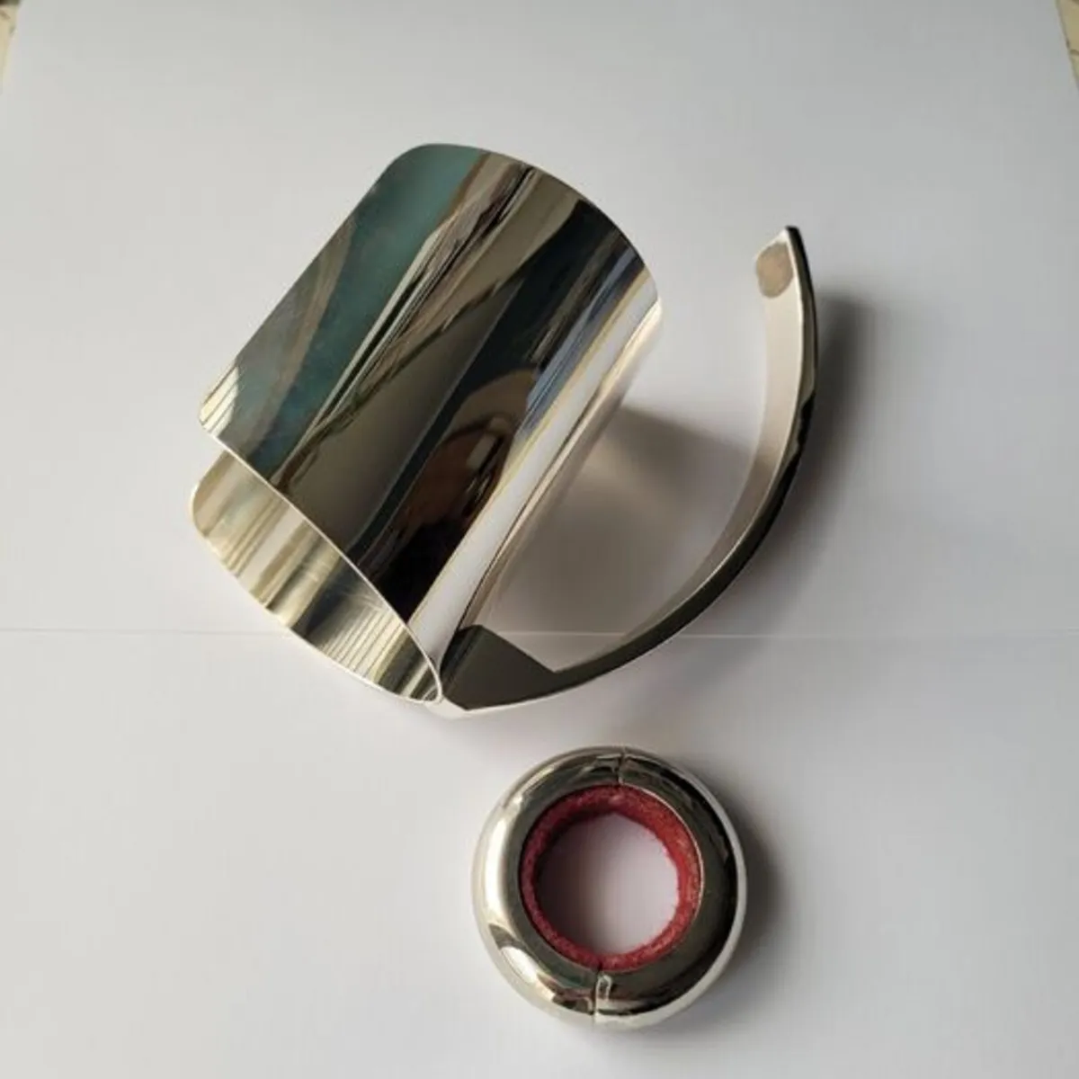 Newbridge Winehouse and collar - Image 3