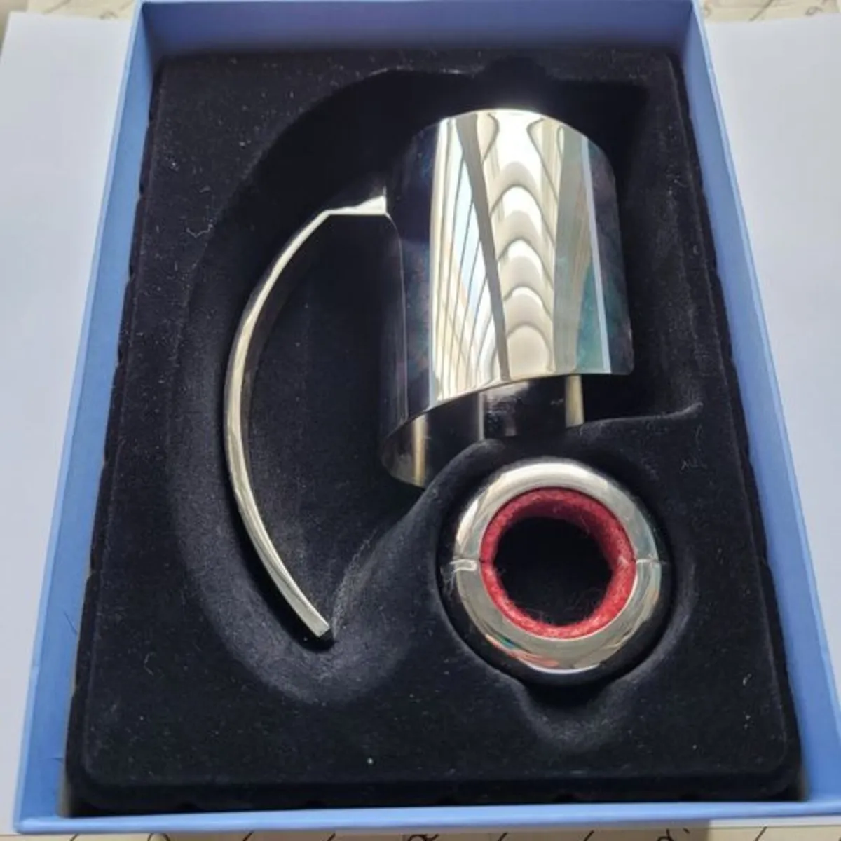 Newbridge Winehouse and collar - Image 4