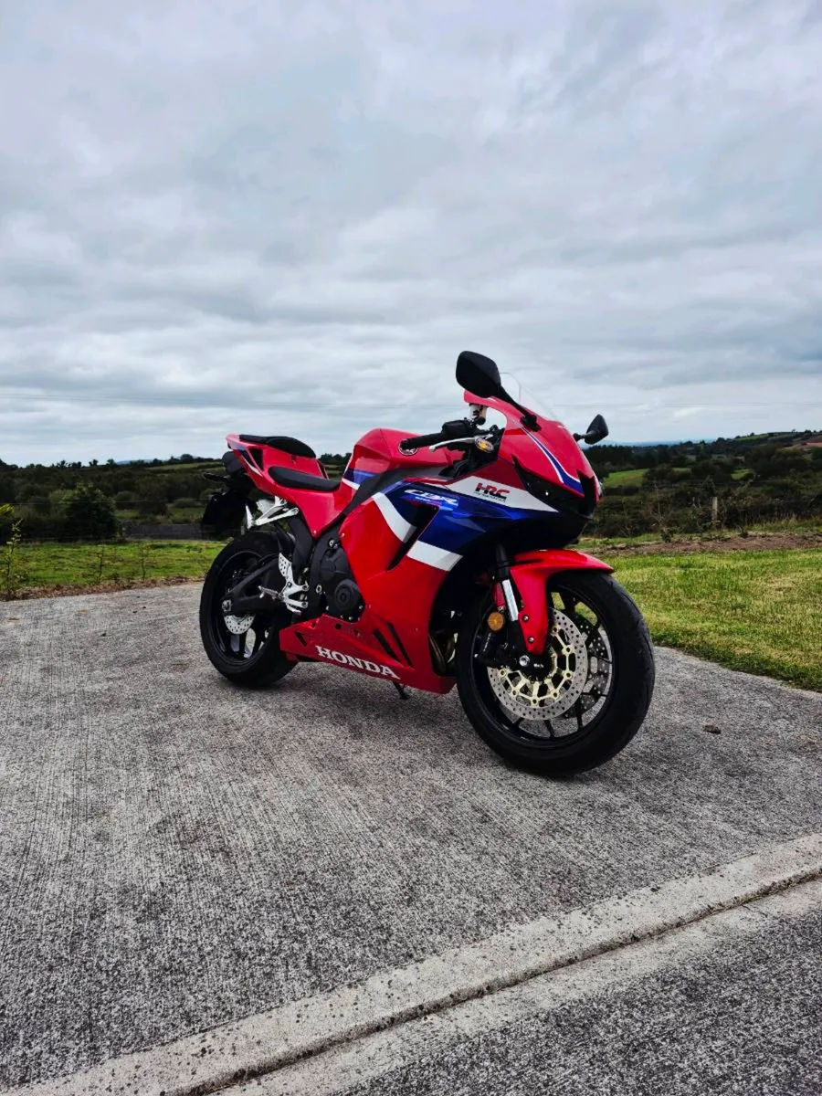 Honda CBR 600RR 2024 LIKE NEW! only 1400 km - Image 1