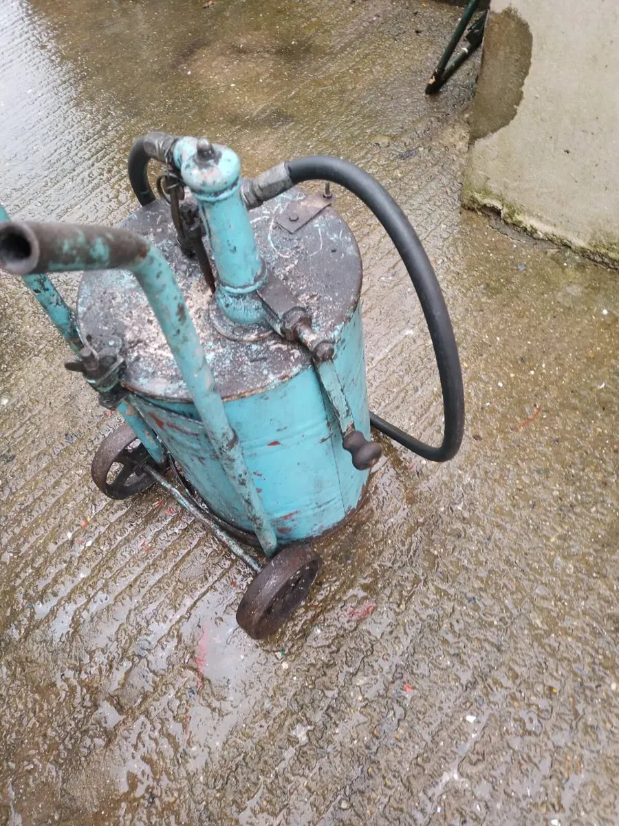 Vintage gear oil pump - Image 3