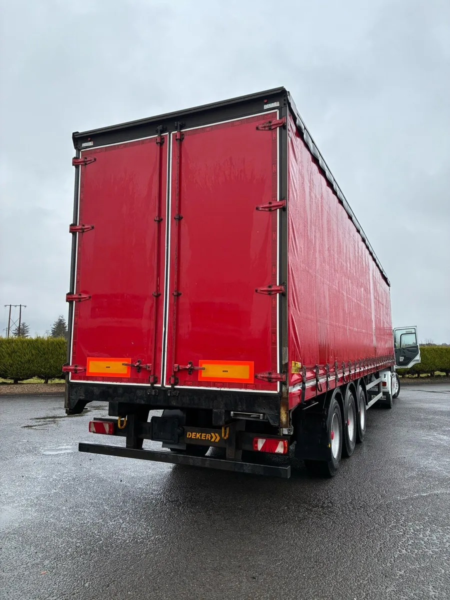 2016 Pillarless Curtainsider - Image 3