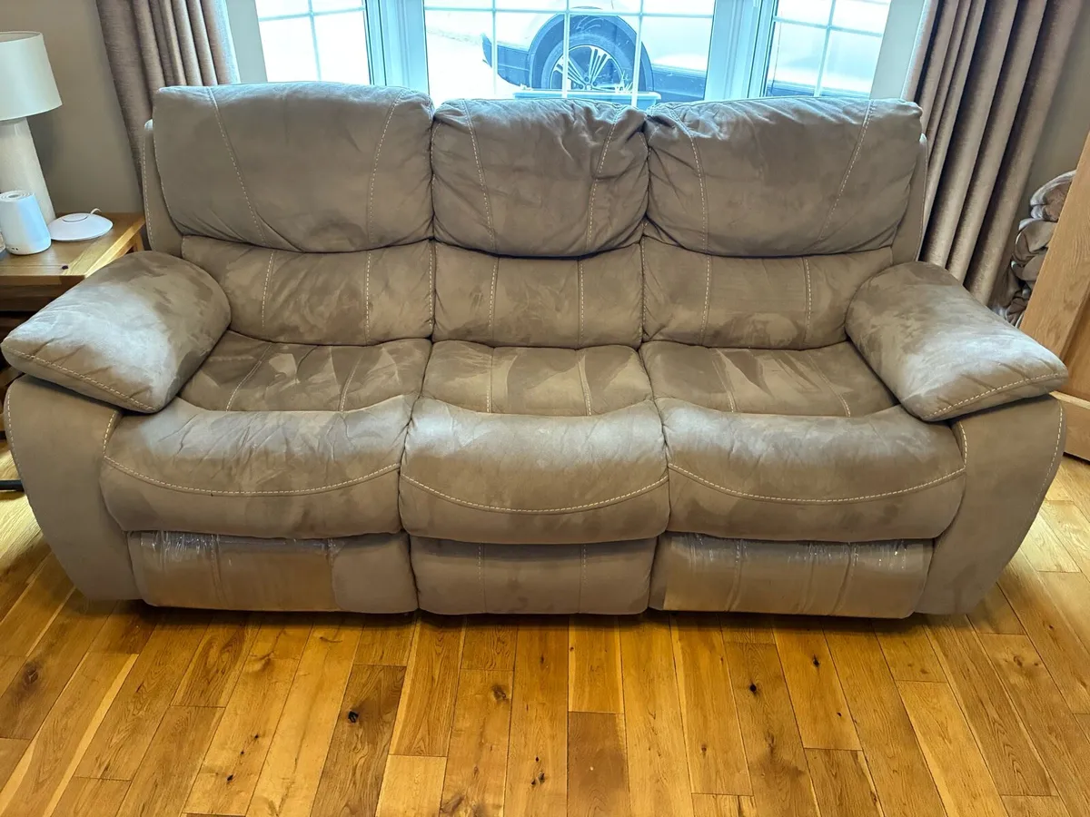 3 Seater & Armchair Recliners - Image 1